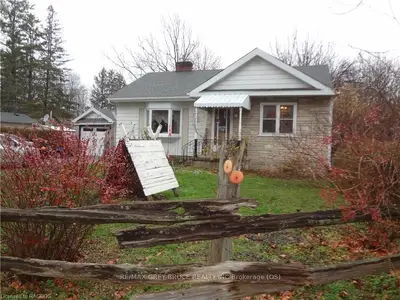 590 11th Street 'a', Owen Sound, On, N4k 3t7