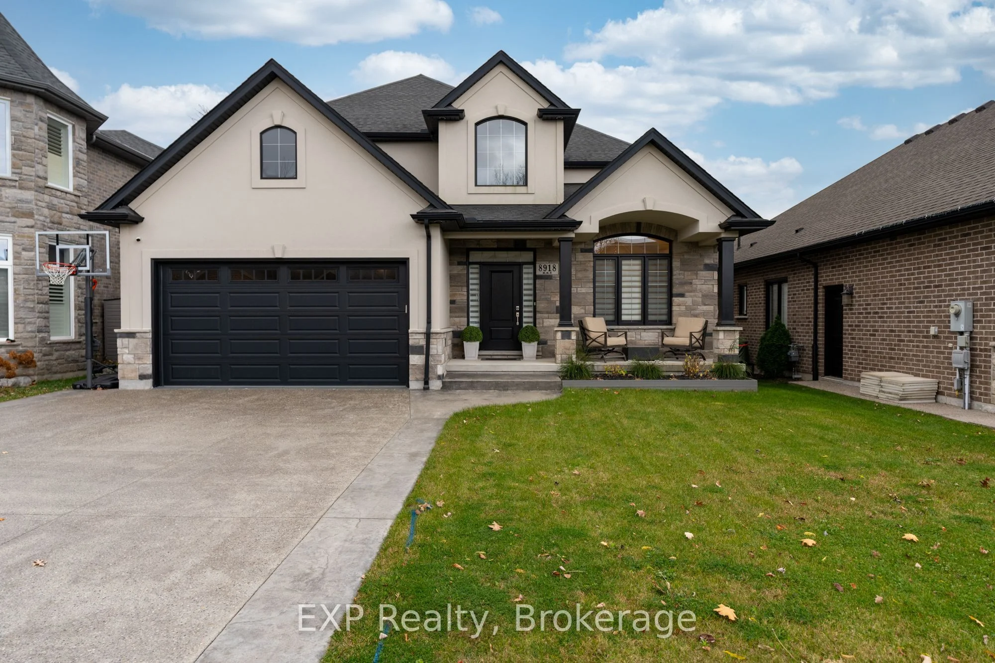 Detached in Niagara Falls