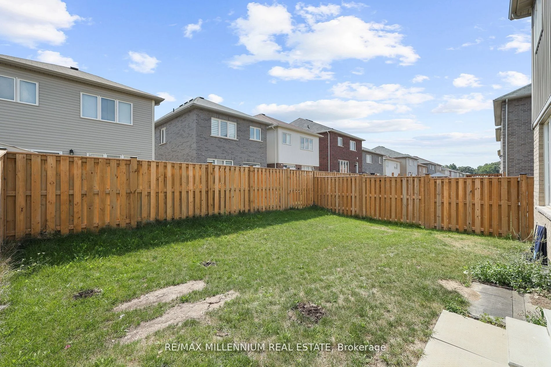 8620 Pawpaw Lane, Niagara Falls, ON L2H 3S1
