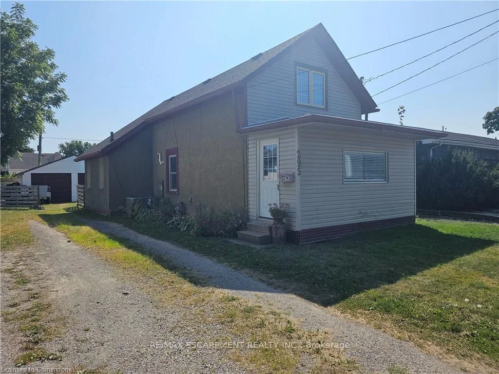 Detached in Port Colborne