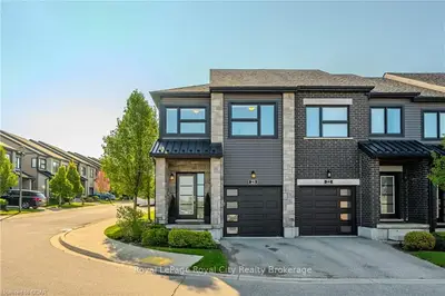 Condo Townhouse in Guelph