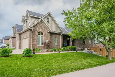 Detached in Wellesley