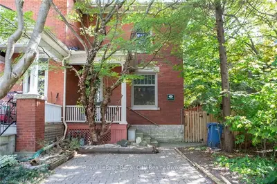 Att/Row/Townhouse in Guelph