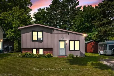 Detached in Minto