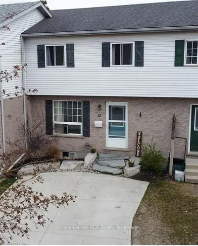 Att/Row/Townhouse in Wellington North