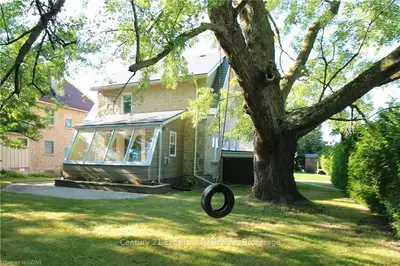 390 Brock Street, Centre Wellington, On N1m 2t7
