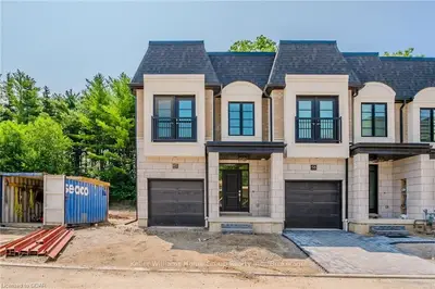 Att/Row/Townhouse in Cambridge