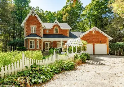 Detached in Puslinch