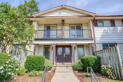 Condo Townhouse in Woolwich