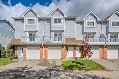 Condo Townhouse in Kitchener
