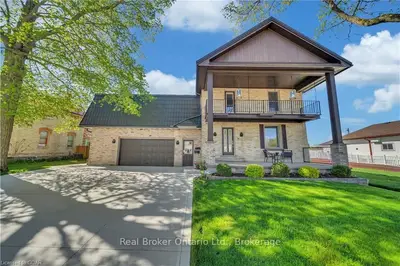 Detached in Minto