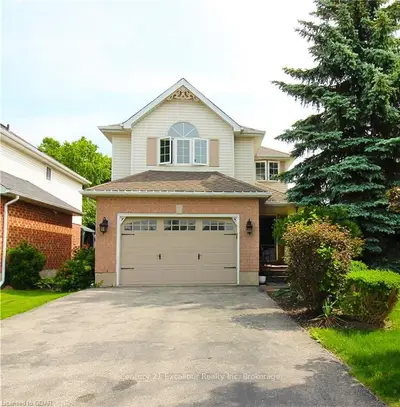 Detached in Centre Wellington