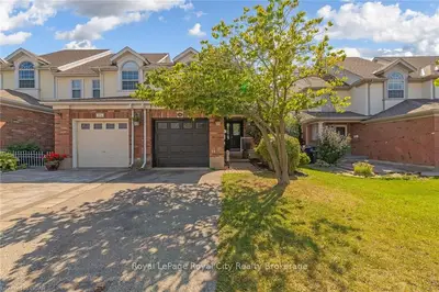Att/Row/Townhouse in Guelph