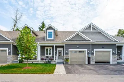 Att/Row/Townhouse in Minto