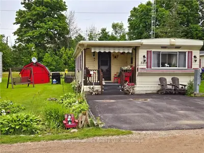 560 Sumac St Street, Centre Wellington, On N1m 2w5
