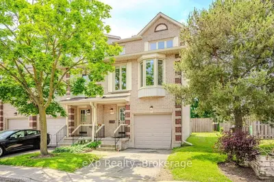 302 College Avenue W 47, Guelph, On N1g 4s7