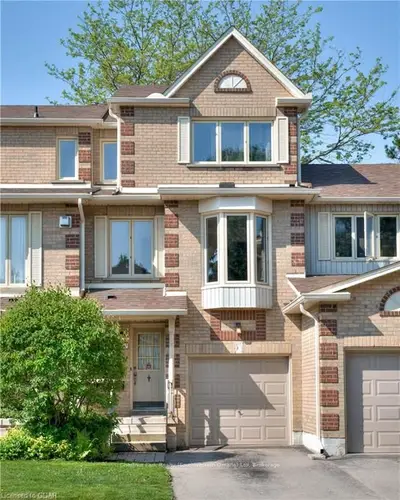 302 College Ave W Avenue 89, Guelph, On N1g 4t6
