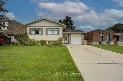 25 BELLEFIELD Crescent, Wellington North, ON N0G 1A0