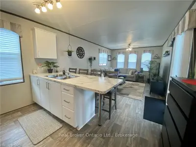 580 BEAVER CREEK Road 136, Waterloo, ON N2J 3Z4