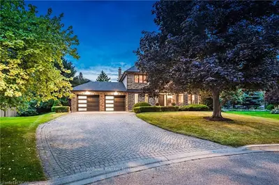 16 FERNBANK Place, Guelph, ON N1C 1A7