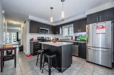 226 JESSICA Crescent 8C, Kitchener, ON N2R 0C5