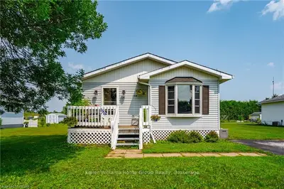104 SIXTH Avenue, Wellington North, ON N0G 2K0