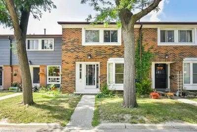 121 BAGOT Street 17, Guelph, ON N1H 5T8