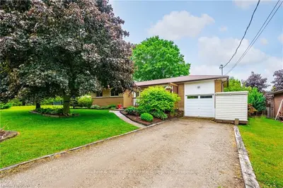 181 BARNETT Crescent, Centre Wellington, ON N1M 3E5