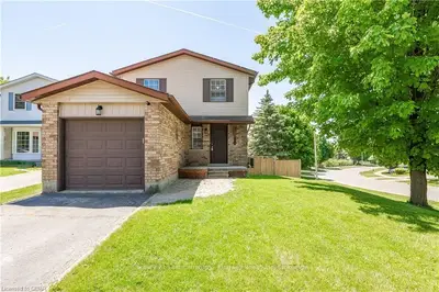1 HOLLY Court, Guelph, ON N1E 6S8