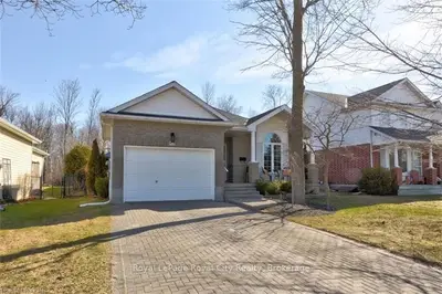 818 SCOTLAND Street, Centre Wellington, ON N1M 3R9