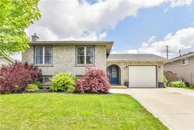 18 EQUESTRIAN Court, Brantford, ON N3P 1H1