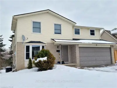 393 Ironwood Road, Guelph, On N1g 3p2