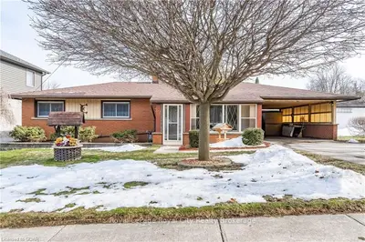22 CHESTER Street, Guelph, ON N1H 1K6