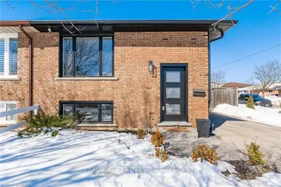 3 NORA Court, Cambridge, ON N3C 3N1