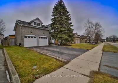 720 Woodhill Drive, Centre Wellington, On N1m 3m8