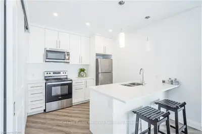 332 GOSLING Gardens 201, Guelph, ON N1L 1G7