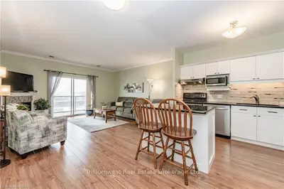 60 WYNDHAM Street S 708, Guelph, ON N1E 7H7