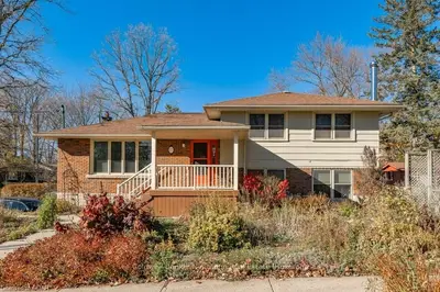 17 UNIVERSITY Avenue W, Guelph, ON N1G 1N3