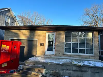 13 Hopeton Street, Cambridge, On N1r 3t4