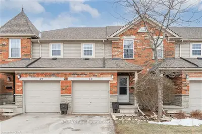 124 Gosling Gardens 60, Guelph, ON N1G 5K6