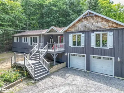 116 N Deer Lake Road, Huntsville, On P0b 1l0