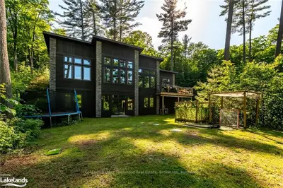 389 Swallowdale Road, Huntsville, On P1h 0a5