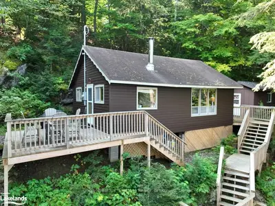 Detached in Algonquin Highlands