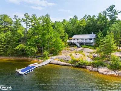 Detached in Carling