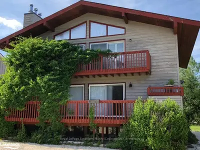 Detached in Blue Mountains