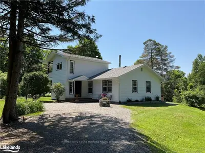 Detached in Parry Sound Remote Area