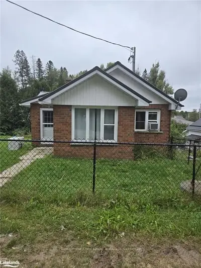 1092 Lakeshore Drive, Highlands East, On K0m 1r0