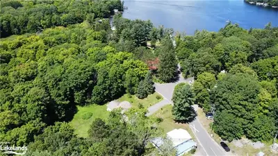 1011 QUEEN'S WALK Road, Muskoka Lakes, ON P0C 1M0