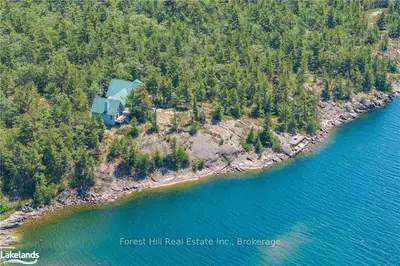 Detached in The Archipelago
