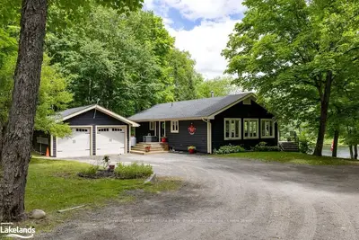 207 Fox Lake Road W, Huntsville, On P1h 2j2
